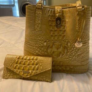 Brahmin Fiora, color butter, w/matching Veronica wallet